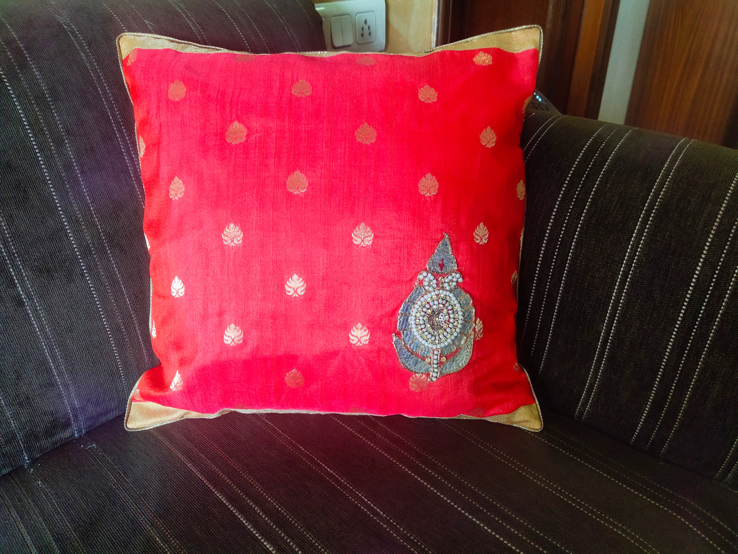 Cushion Cover- Banarasi Weave with leaf Motif